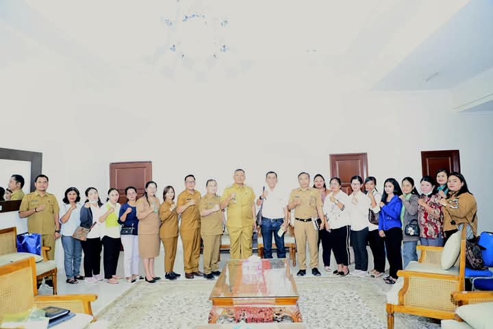 Bupati Dairi Ir. Vickner Sinaga Terima Audensi Forum Tenaga Harian Lepas Tenaga Kesehatan Kabupaten Dairi