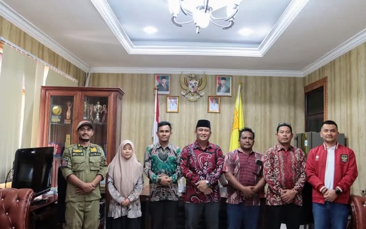 Wakil Bupati Dairi Wahyu Daniel Sagala  dampingi  Terima Audensi dari panitia pelaksana event sepak bola Pasi Cup yang ke-32 