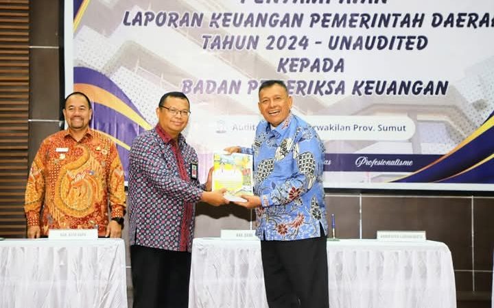 Wujudkan Komitmen Transparansi Kelola Keuangan Daerah Bupati Dairi Serahkan LKPD 2024 ke BPK RI Perwakilan Sumut