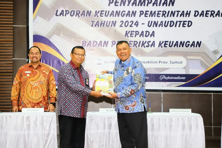 Wujudkan Komitmen Transparansi Kelola Keuangan Daerah Bupati Dairi Serahkan LKPD 2024 ke BPK RI Perwakilan Sumut
