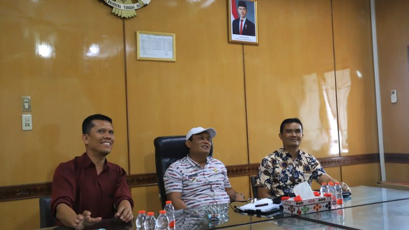 Wabup Dairi Hadiri Zoom Serah Terima Bantuan Kemasyarakatan Presiden Berupa Hewan Qurban dalam Rangka Hari Raya Idul Adha 1446 Hijriah 2025