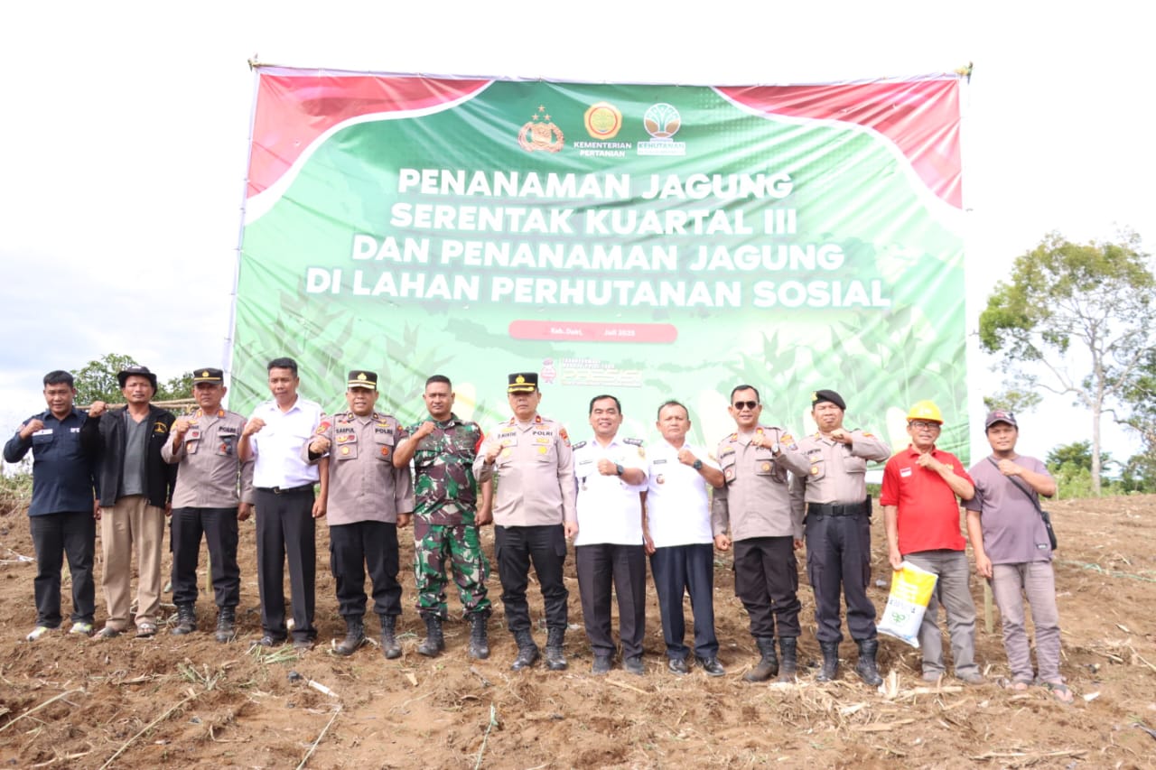 Polres Dairi Ikuti Zoom Meeting dan Laksanakan Penanaman Jagung Serentak Kuartal III di Lahan Perhutanan Sosial