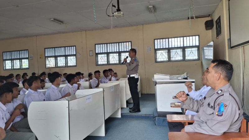 Sat Binmas Polres Dairii Gelar Binluh Ops Patuh Toba 2025 Di SMK Swasta Teknik Dairi