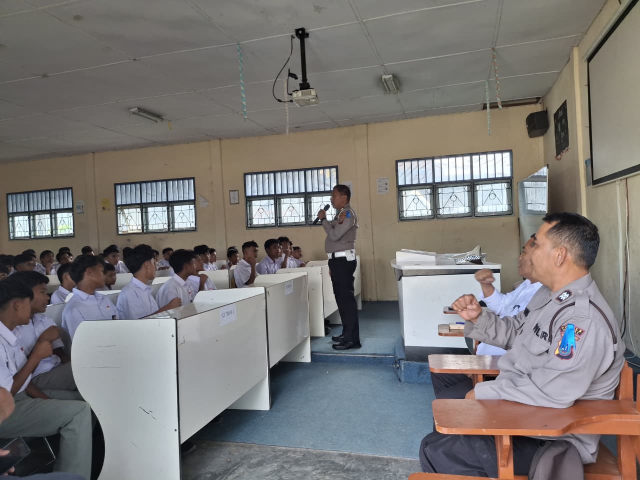 Sat Binmas Polres Dairii Gelar Binluh Ops Patuh Toba 2025 Di SMK Swasta Teknik Dairi