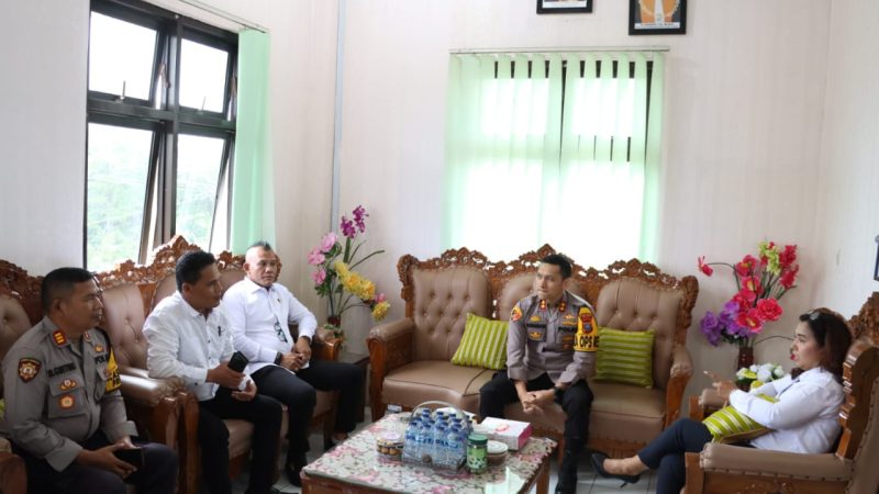 Pererat Sinergi Antara Lembaga Penegak Hukum, Kapolres Dairi Lakukan Silaturahmi Ke Ketua Pengadilan Negeri Sidikalang