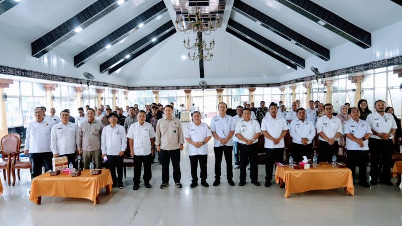 Sekda Dairi Hadiri Sosialisasi Inventarisasi dan Verifikasi Penyelesaian Penguasaan Tanah dalam Rangka Penataan Kawasan Hutan (PPTPKH) di Kabupaten Dairi.