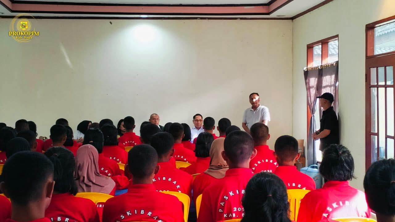 Tinjau Latihan Paskibraka, Bupati Dairi Beri Semangat dan Motivasi