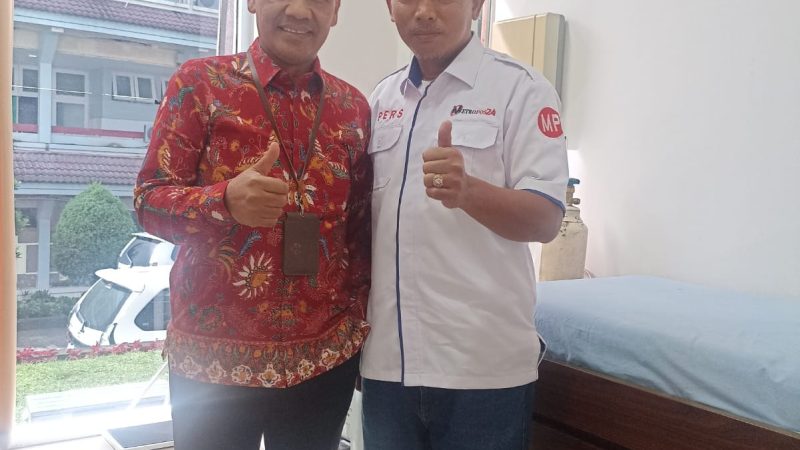 Pelayanan dan kinerja Rumah Sakit Umum Pusat (RSUP) H. Adam Malik alami peningkatan luar biasa di bawah kepemimpinan Direktur Utama dr. Zainal Safri, M.Ked(PD), Sp.PD-KKV, Sp.JP(K) 