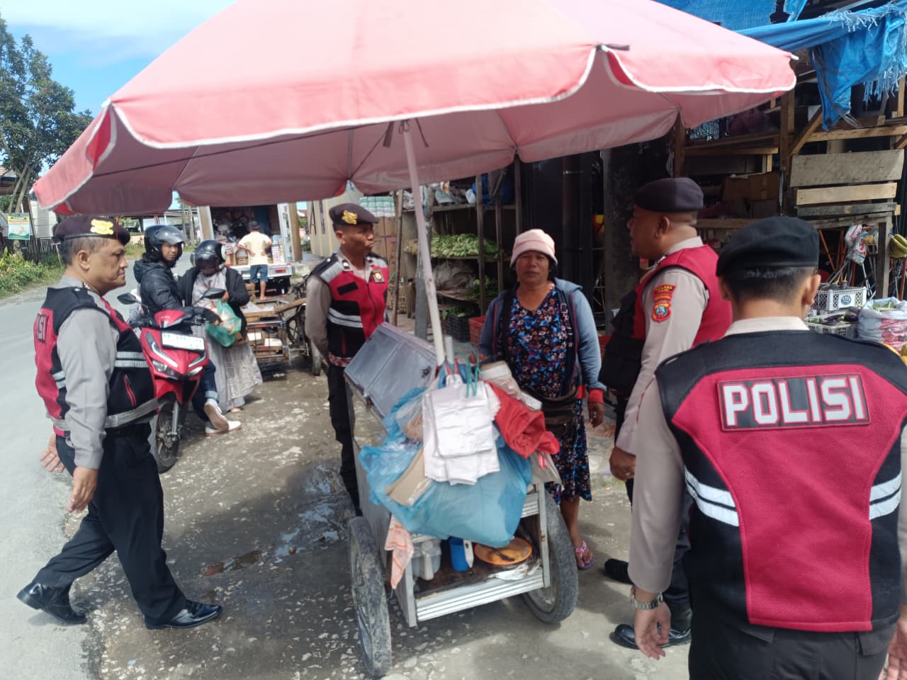Kasat Samapta Polres Dairi Optimalkan Patroli Presisi, Sapa Pelaku UMKM di Sidikalang