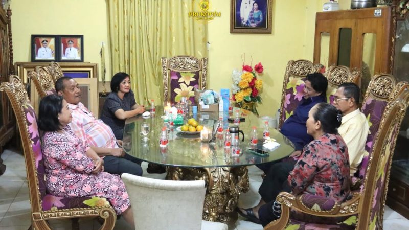 Bupati Dairi bersilaturahmi ke kediaman mantan Bupati Dairi KRA Jonni sitohang