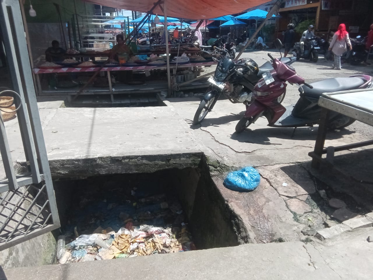 Dinas Terkait Diminta Turun Tangan, Sampah Numpuk Disepanjang Parit Pajak Panglima Polem Kisaran