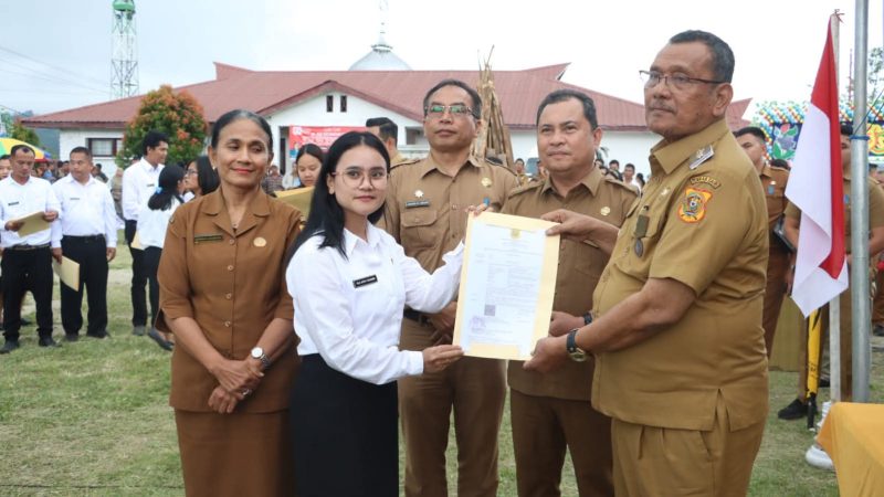 Bupati Dairi Serahkan 346 SK PPPK Tahap II Formasi 2024, Untuk PPPK Paruh Waktu Telah Diusulkan Sebanyak 417 Orang