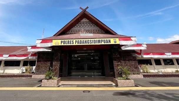 DUGAAN INTIMIDASI SERTA PENYALAHGUNAAN WEWENANG TERHADAP LURAH WEK 2, KEC. P. SIDIMPUAN UTARA OLEH PIHAK POLRES KOTA PADANGSIDIMPUAN DAN BPN KOTA PADANGSIDIMPUAN.