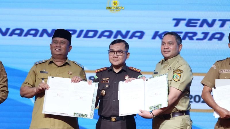 Bupati Dairi Tandatangani Kerjasama Pelaksanaan Pidana Kerja Sosial Bersama Kajari Dairi