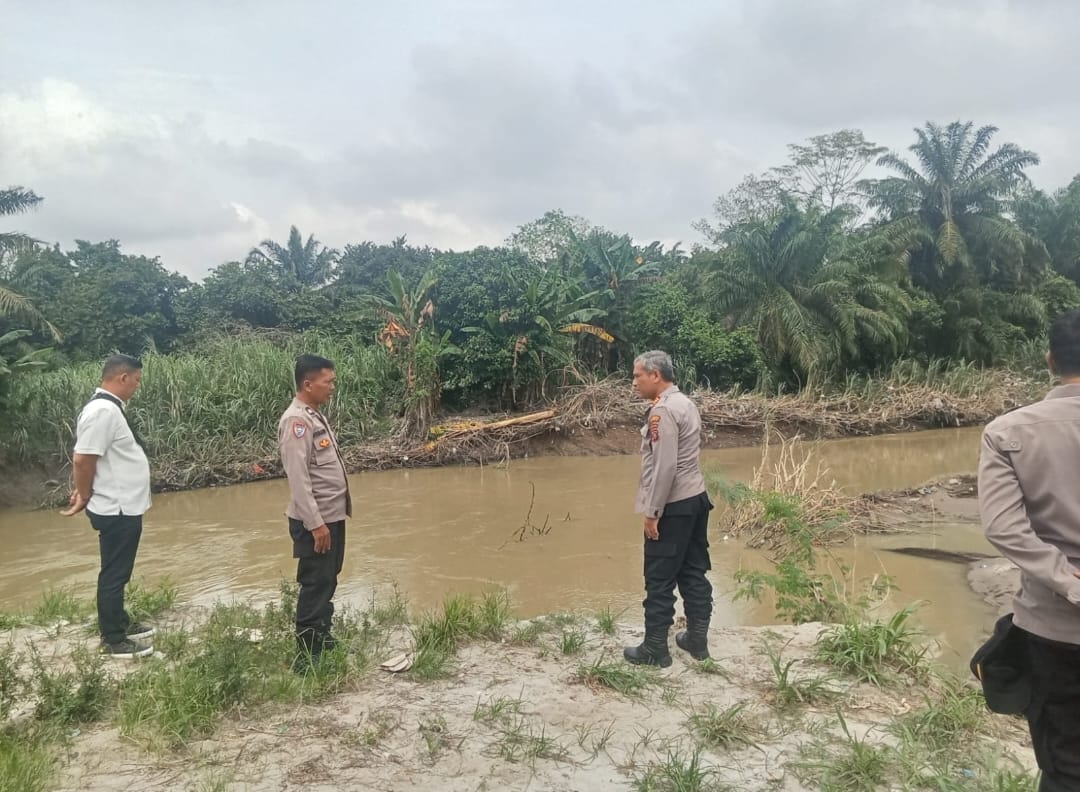 Sigap, Polresta Deli Serdang Cek Lokasi Abrasi dan Longsor Benteng DAS Akibat Banjir
