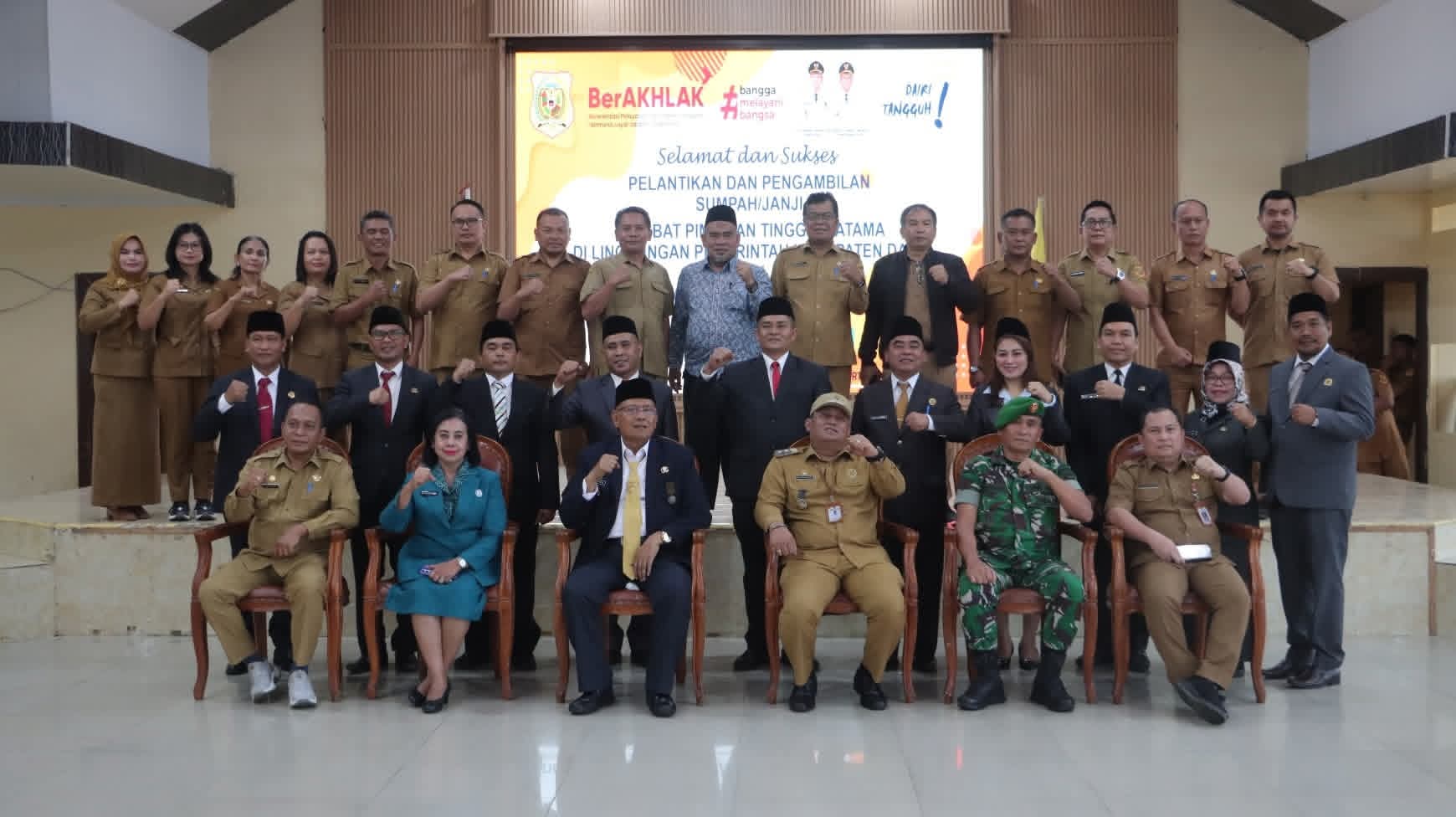 Bupati Dairi Lantik Pejabat Pimpinan Tinggi Pratama Dan Direksi Perusahaan Daerah Pasar Periode 2026-2030, Tegaskan Seluruh Jajaran Untuk Serius Dalam Bekerja