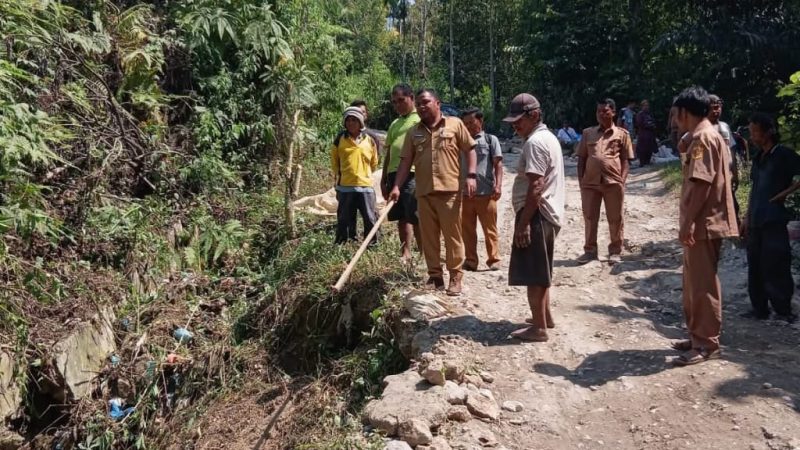 Warga Desa Jumagerat Dusun Buluh Rintang Gelar Gotong-Royong Perbaiki Jalan