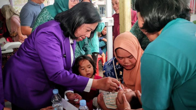 Ketua Tim Pembina Posyandu Dairi Tinjau Pelaksanaan Posyandu Melati dan Serahkan Bantuan Mobiler