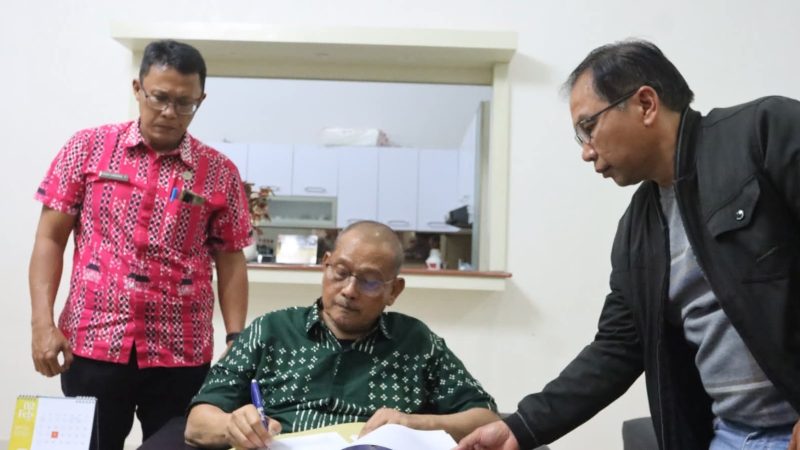 Bupati Dairi mengambil langkah tegas berhentikan Sementara Direksi Perumda Pembangunan