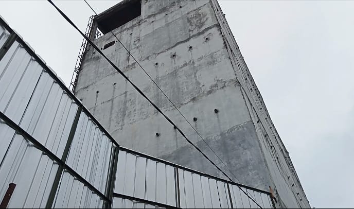 Akses Jalan Ditembok Pihak Pelita Motor Diduga Tanpa PBG, Pemkab Diminta Tindak Pengusaha Langgar Aturan