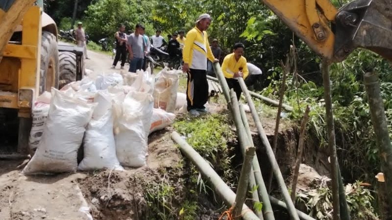 Aksi Cepat Tanggap Pemkab Dairi Tangani Jalan Amblas Di Dusun Lumban Situngkir Desa Onan Lama