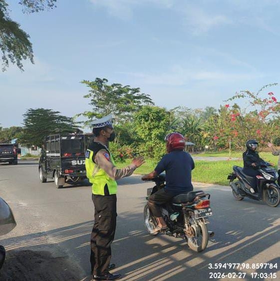 *Ciptakan Rasa Aman di Bulan Ramadhan, Polresta Deli Serdang Laksanakan Patroli Menyapa Subuh*
