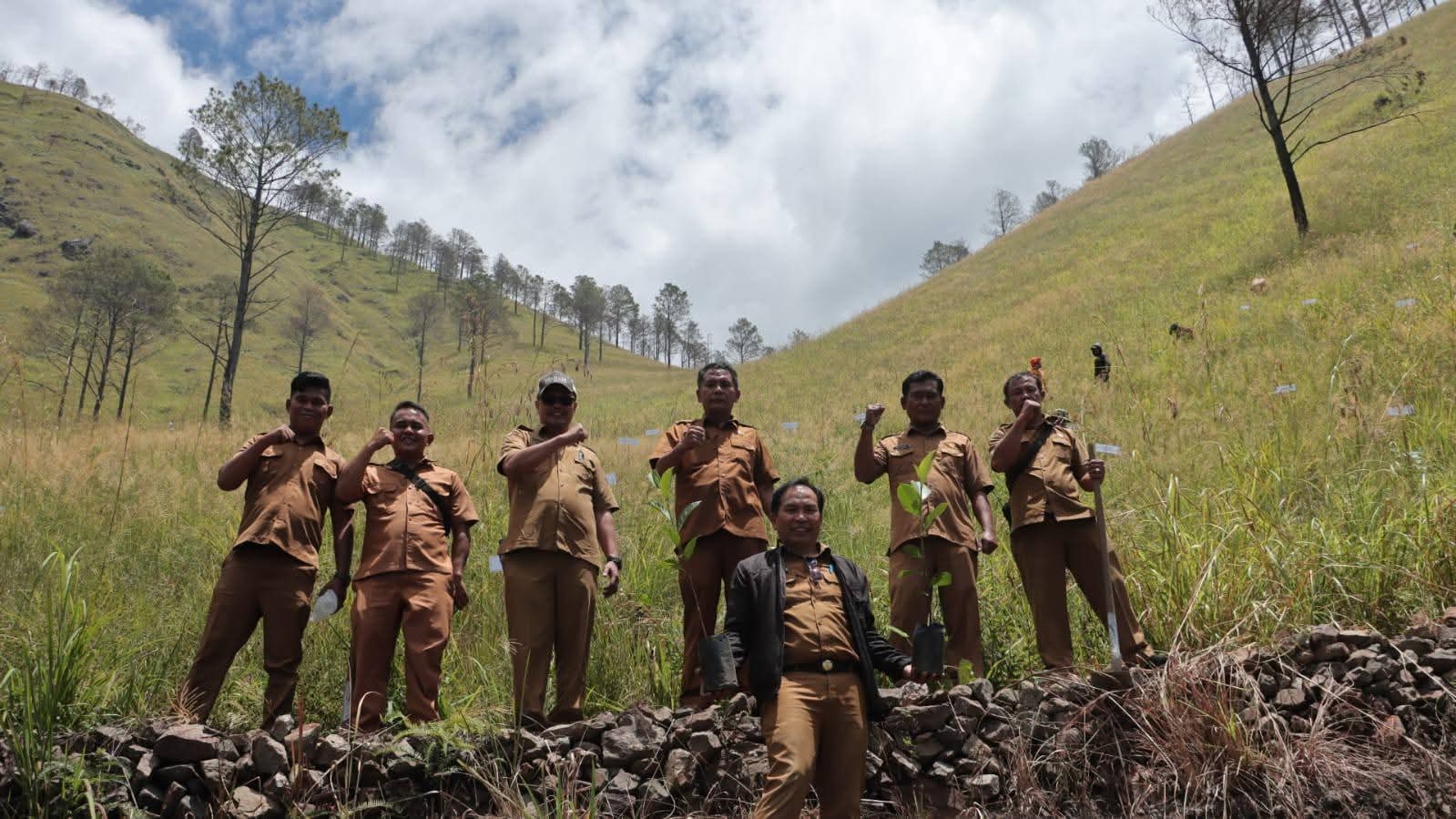Memastikan Pohon Kemiri Tetap Tumbuh Yang di Tanami Di Desa Paropo Pemkab Dairi Lakukan Monitoring dan penyisipan