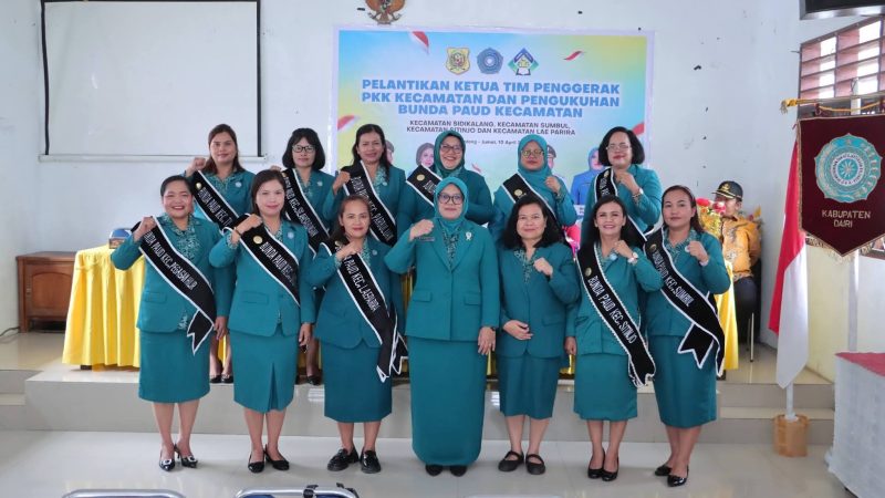 Ketua TP PKK Dairi Lantik Ketua TP PKK Dan Bunda Paud Kecamatan