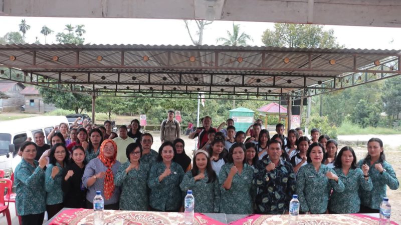 Ketua TP PKK Dairi Melakukan Pembinaan PKK Di Desa Bulu Duri Sebagai Desa Binaan PAAR Perkuat Ketahanan Keluarga