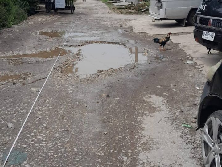 Pemkab Dairi Berupaya Melakukan Perbaikan Jalan Meski Di Tengah Efisiensi Anggaran Perbaikan Secara Bertahap