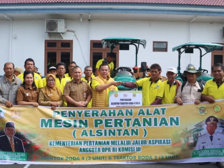Dorong Swada Sembada Pangan Pemkab Dairi Dan Anggota DPR RI Komisi lll Salurkan 6 Unit Alsintan