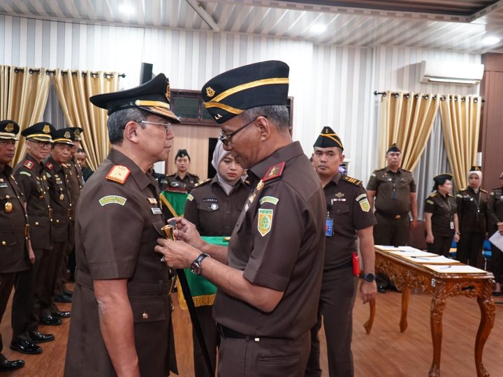 Wakajati, Assisten Tindak Pidana Umum dan 7 Kajari Resmi Dilantik, Kajatisu : Tegakkan Hukum Berlandaskan Ketaqwaan dan Layani Masyarakat Dengan Hati Nurani