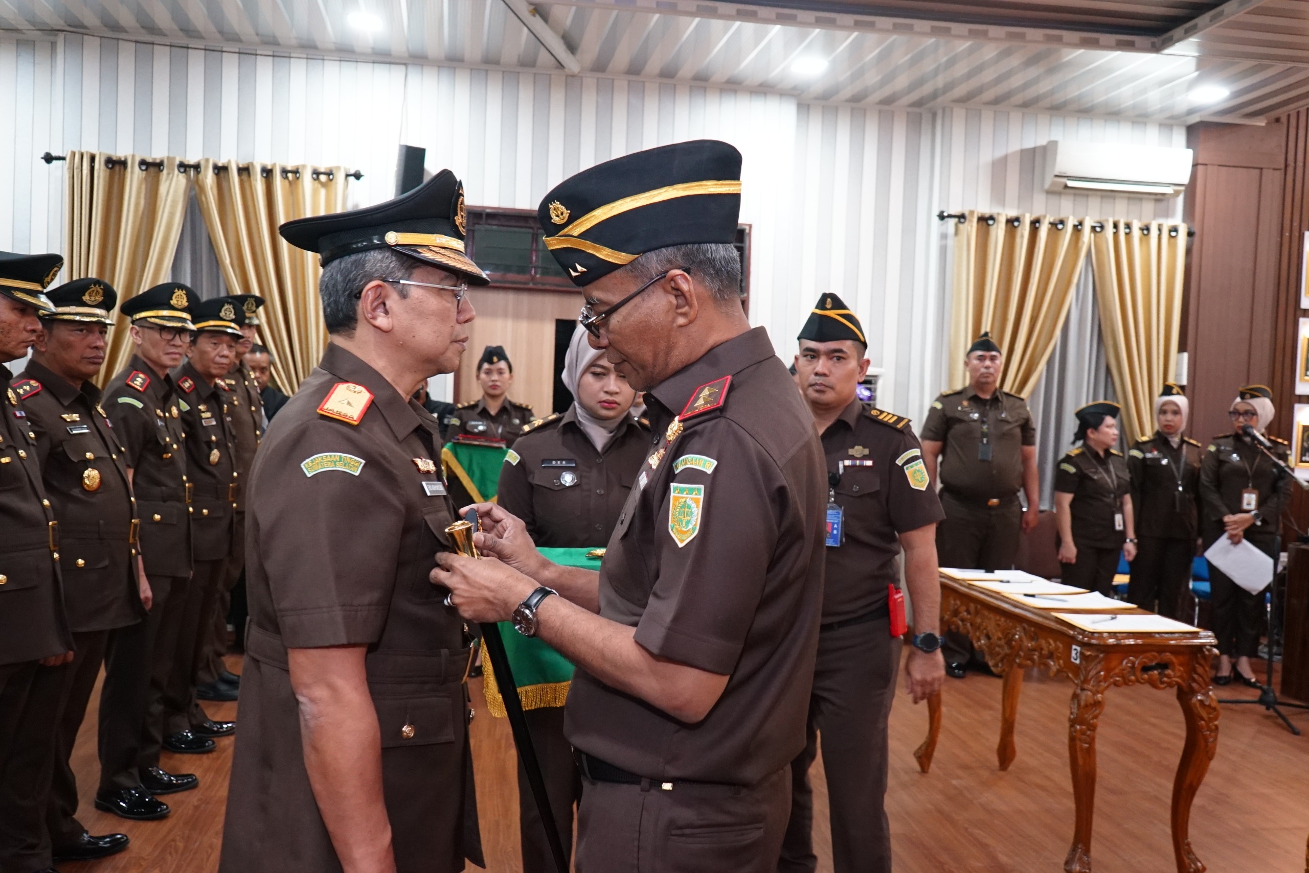 Wakajati, Assisten Tindak Pidana Umum dan 7 Kajari Resmi Dilantik, Kajatisu : Tegakkan Hukum Berlandaskan Ketaqwaan dan Layani Masyarakat Dengan Hati Nurani