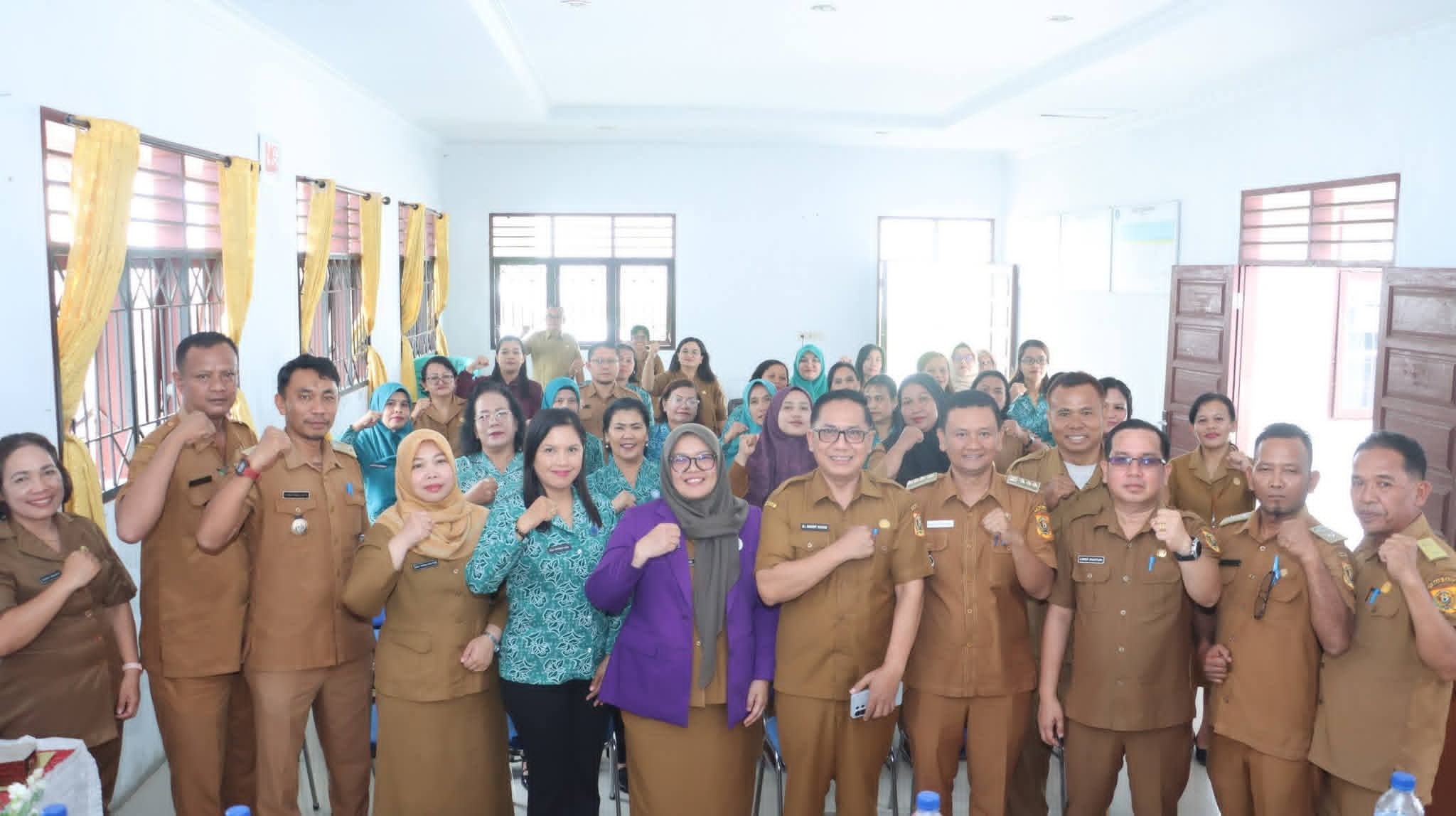 Ketua Tim Pembina Posyandu Dairi Hadiri Bimtek Tim Pembina Posyandu Dalam Pengelolaan Posyandu Layanan Primer Di Kecamatan Sidikalang