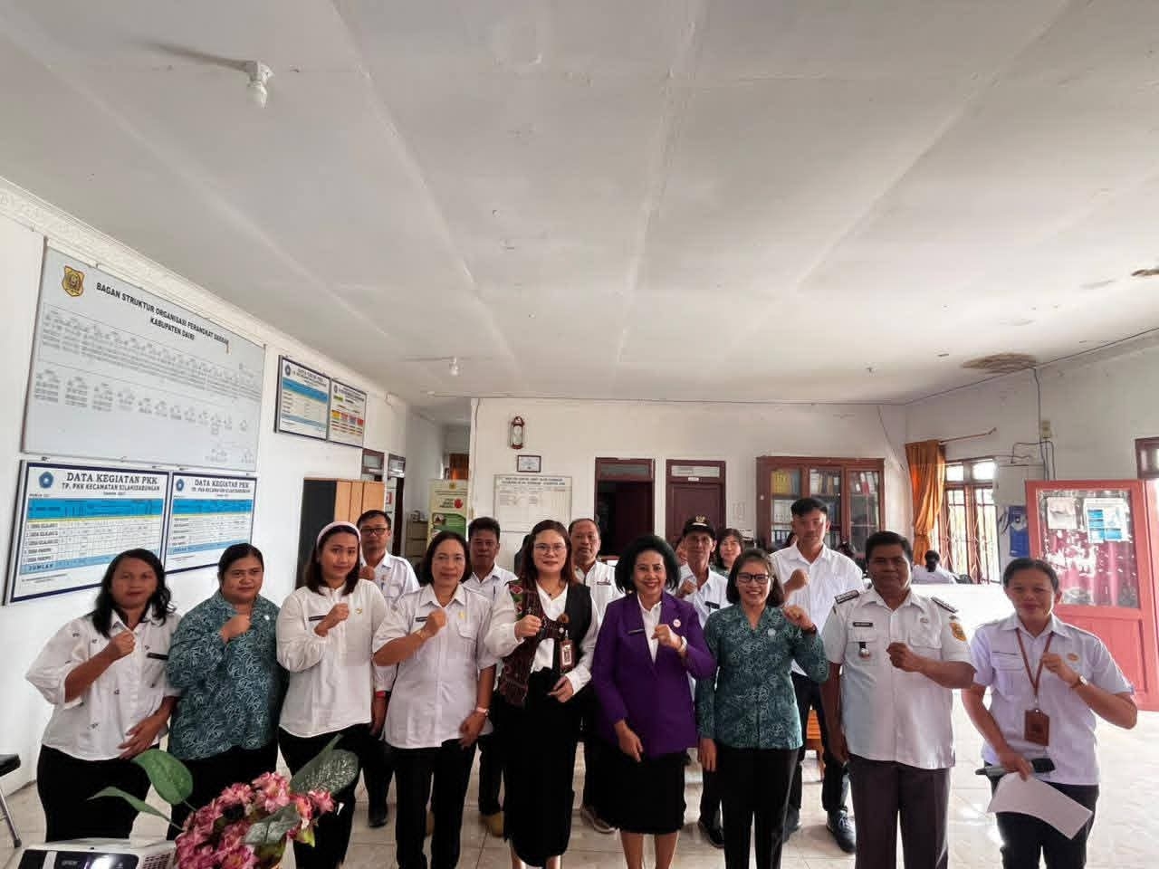 Ketua TP Posyandu Dairi Hadiri Bimtek TP Posyandu Dalam Pengelolaan Posyandu Layanan Primer Di Kecamatan Silahisabungan