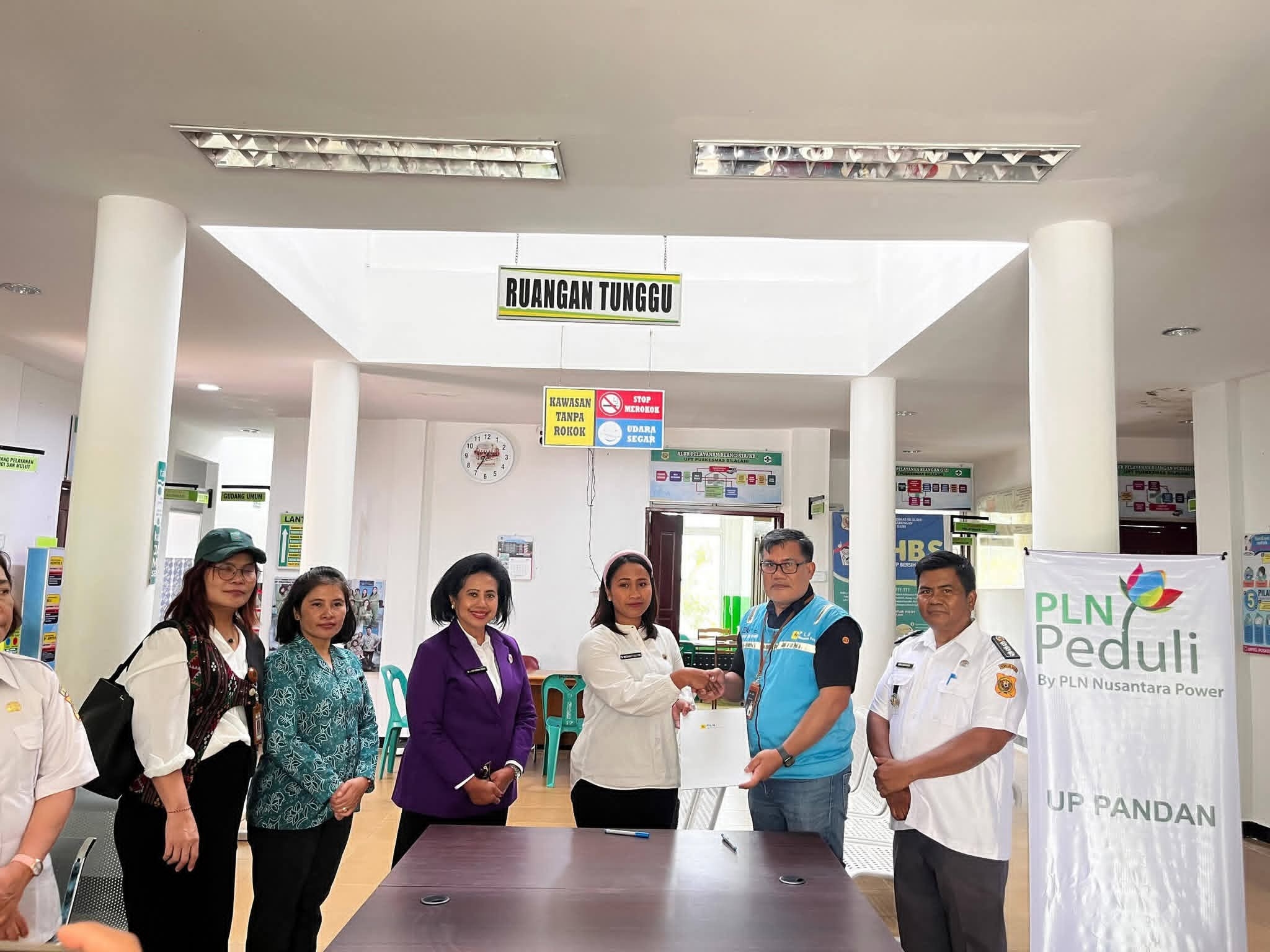 PT PLN Nusantara Power Unit Pembangkitan Pandan Serahkan CSR Alat Mobiler Kepada Puskesmas Silalahi 