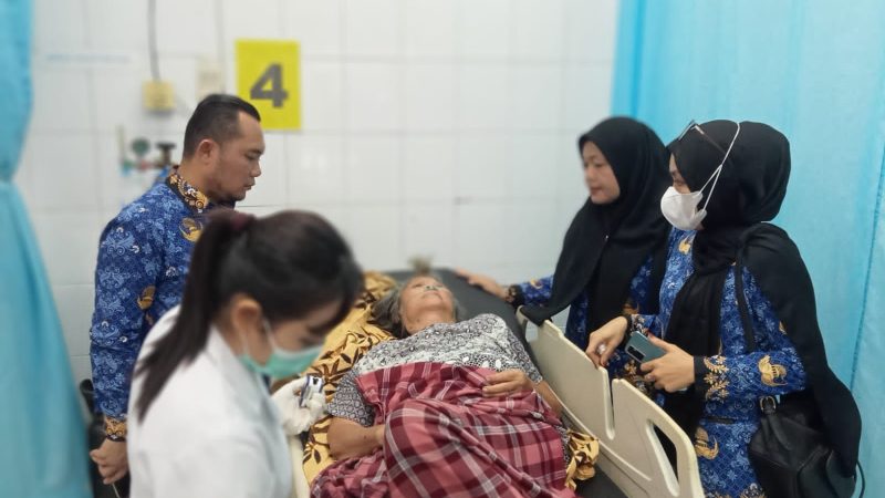 Tak Punya Biaya Berobat, Camat Kisaran Barat Fasilitasi Perawatan Medis Nek Arbiana di RSUD HAMS Kisaran
