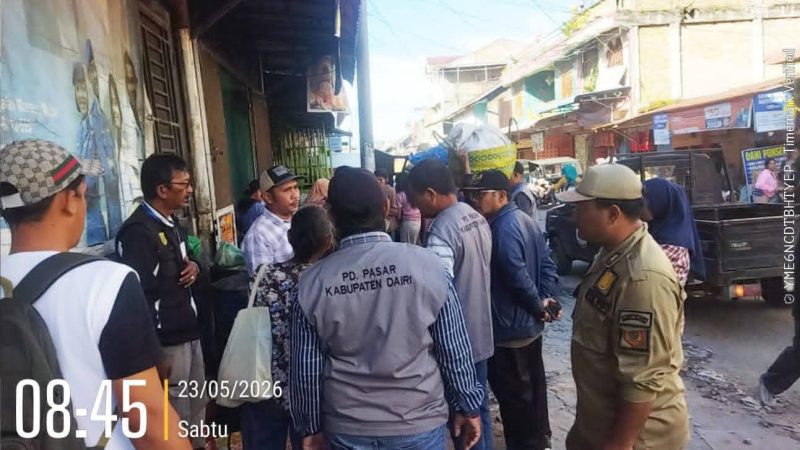 Satpol PP dan PD Pasar Sidikalang Bergerak Lakukan Penertiban PKL Bandel Cegah Kemacetan