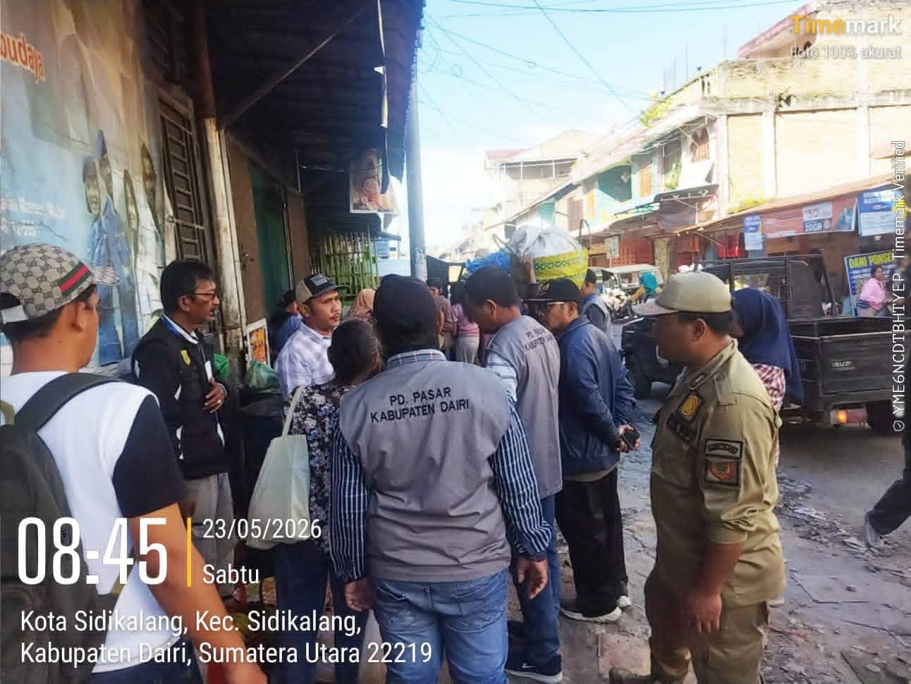 Satpol PP dan PD Pasar Sidikalang Bergerak Lakukan Penertiban PKL Bandel Cegah Kemacetan