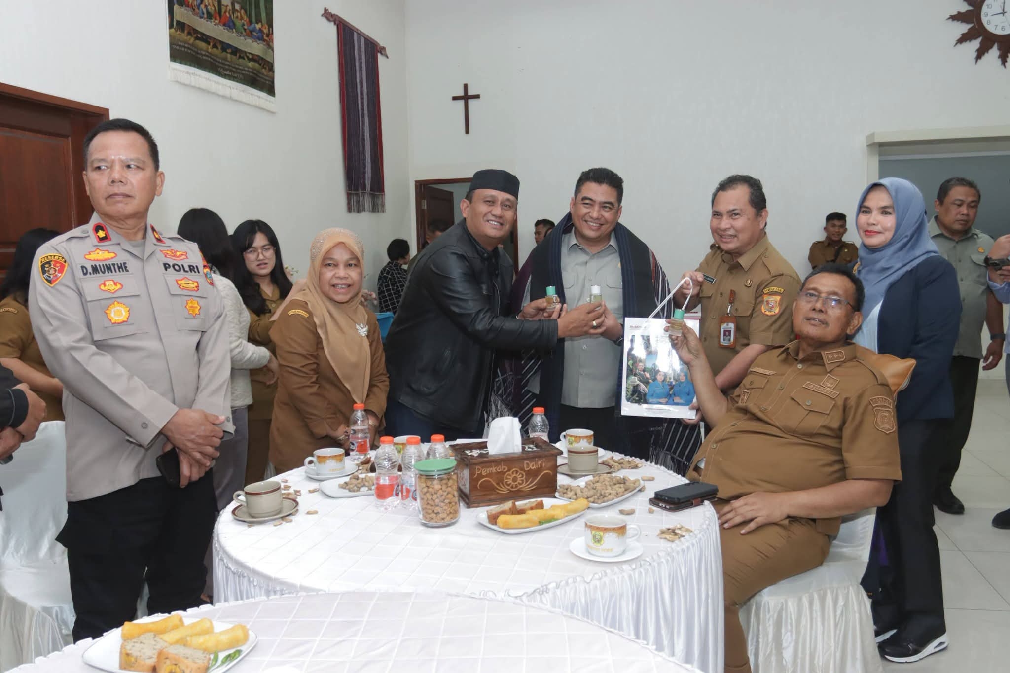 Bupati dan Wakil Bupati Terima Kunjungan Roni Angkat, Direktur Tanaman Semusim dan Tahunan Kementan