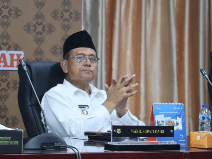 Bupati Dairi Hadiri Sidang Paripurna Penyampaian Pemandangan Umum Anggota DPRD Dairi Terkait Nota Pengantar Bupati Dairi Atas Ranperda Tahun Anggaran 2025