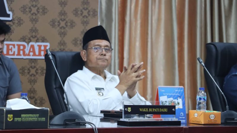 Bupati Dairi Hadiri Sidang Paripurna Penyampaian Pemandangan Umum Anggota DPRD Dairi Terkait Nota Pengantar Bupati Dairi Atas Ranperda Tahun Anggaran 2025