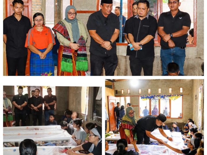 Wakil Bupati Dairi Melayat ke Rumah Duka Korban Kecelakaan Sibolangit, Sampaikan Belasungkawa Mendalam