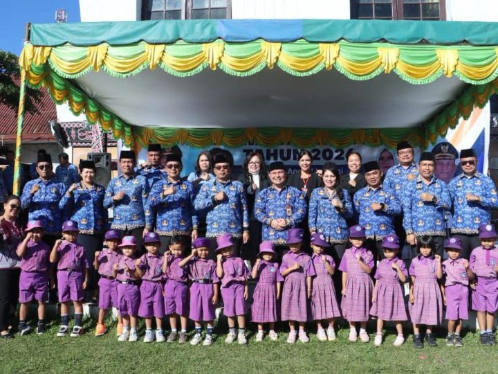 Sekda Dairi Pimpin Upacara Peringatan Hari Anak Nasional Ke 42 Tahun Mengangkat Tema Sayangi Anak Bangun Masa Depannya.