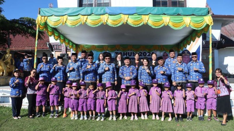 Sekda Dairi Pimpin Upacara Peringatan Hari Anak Nasional Ke 42 Tahun Mengangkat Tema Sayangi Anak Bangun Masa Depannya.