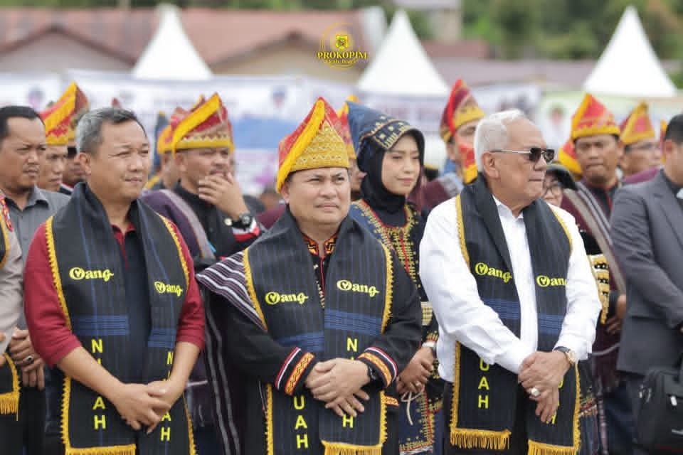 Wakili Bupati Dairi, Sekda Hadiri Pesta Oang-Oang Hari Jadi ke-23 Kabupaten Pakpak Bharat