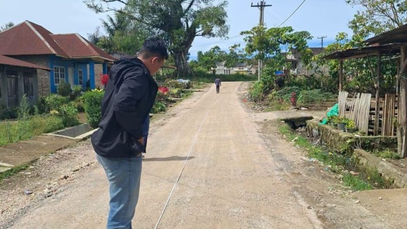 Pemkab Dairi Lakukan Pemeliharaan Jalan Jurusan Siarung arung – Tinombak Simbolon Kecamatan Parbuluan