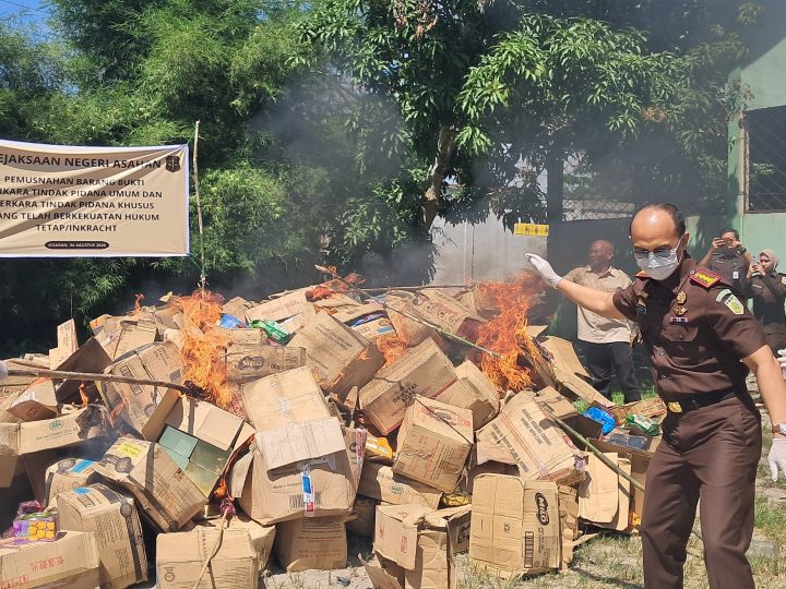 Kajari Asahan Musnahkan Barang Bukti 120 Perkara Tindak Pidana Yang Telah Berkekuatan Hukum Tetap