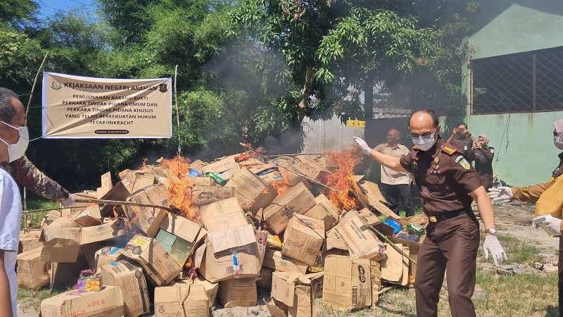 Kajari Asahan Musnahkan Barang Bukti 120 Perkara Tindak Pidana Yang Telah Berkekuatan Hukum Tetap