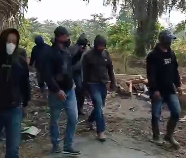 Ratusan Security PT. BSP Kisaran Hancurkan Posko HKTI Asahan di Jalan Tusam